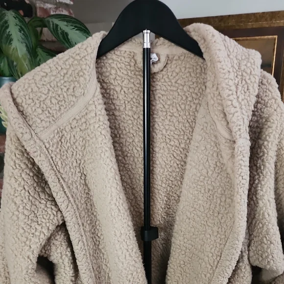 Pottery Barn Cream Cozy Hooded Sherpa Fleece Robe - Picture 2 of 7